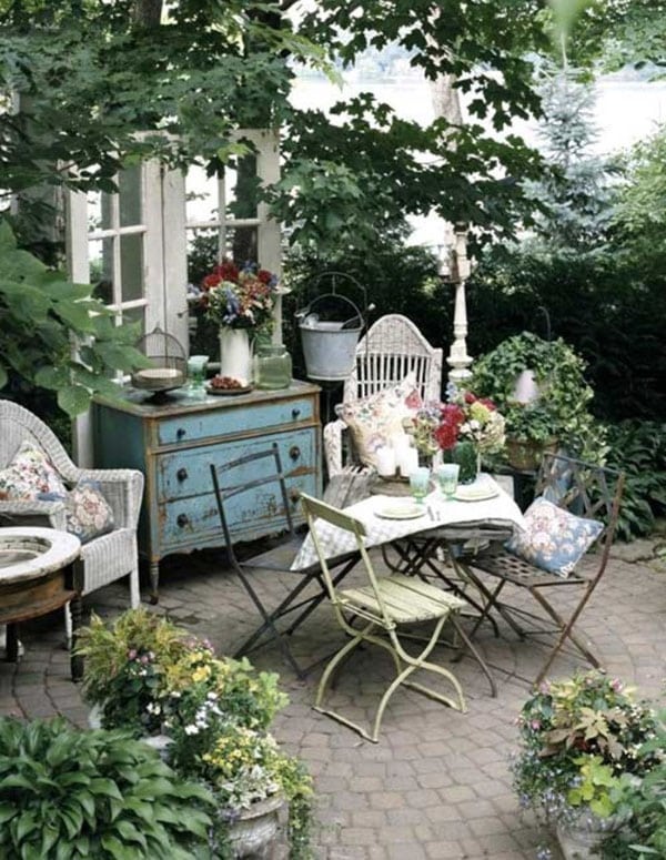 Terraza con muebles clásicos