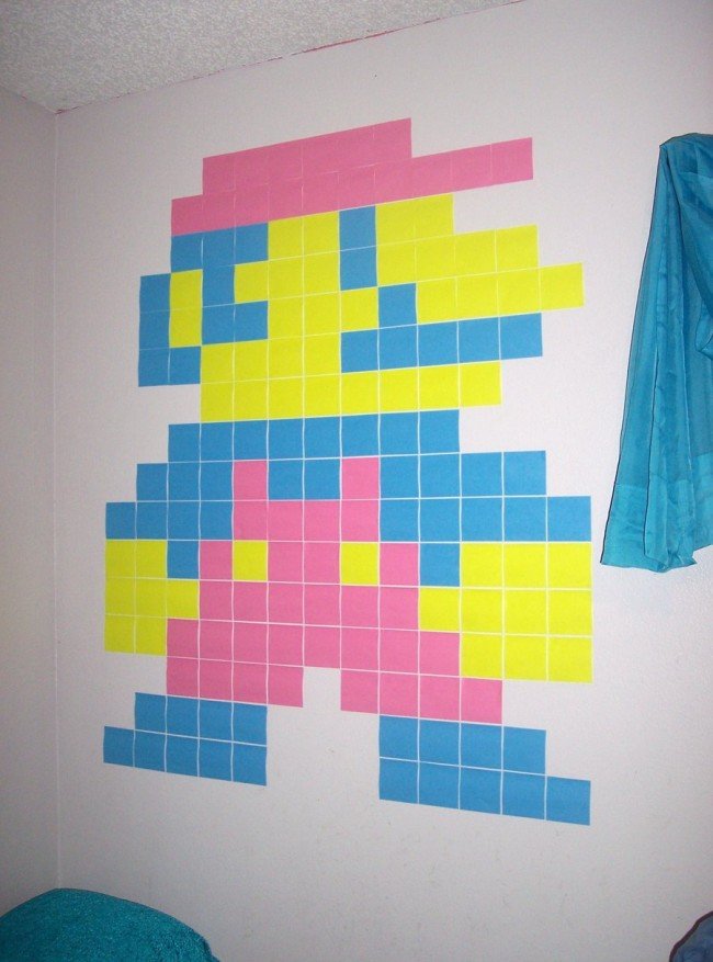 Un Súper Mario hecho con post it para decorar las paredes sin gastar dinero