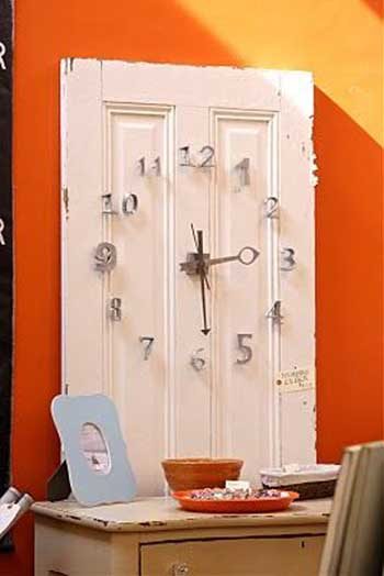 reloj_pared_diy_sobre_puerta_madera