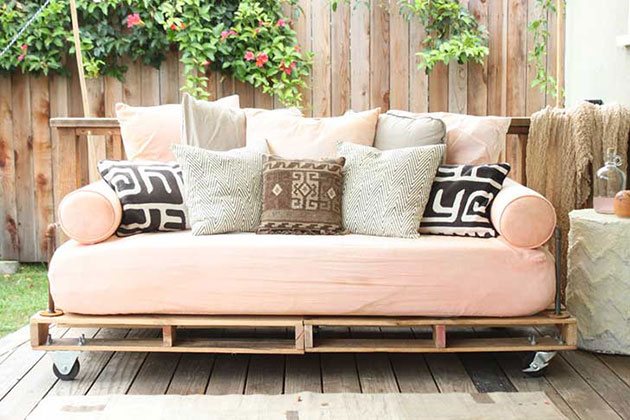 22 estupendos sillones y sofás hechos de palets de madera - Mil Ideas de  Decoración