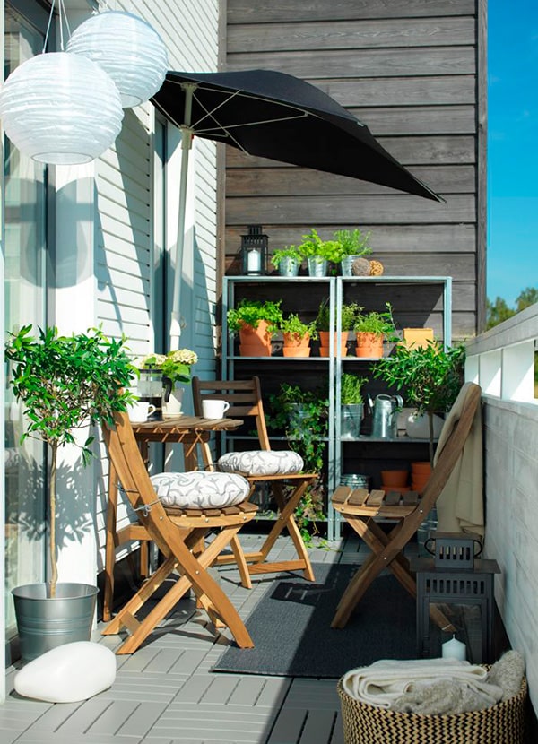 Terraza con un mueble de almacenaje